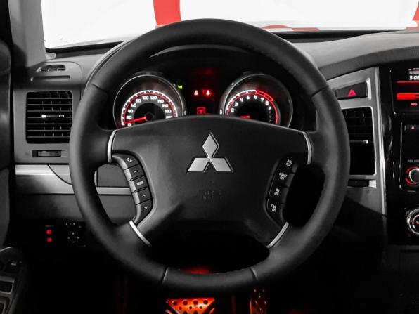 Mitsubishi Pajero IV Рестайлинг 2 с пробегом 2015 года, цена 2 790 000 рублей, 109800 км, внедорожник, Автокод Объявления