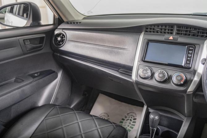 Toyota Corolla XI (E160 E170) Рестайлинг 2 с пробегом 2018 года, цена 1 439 000 рублей, 127000 км, универсал, Автокод Объявления