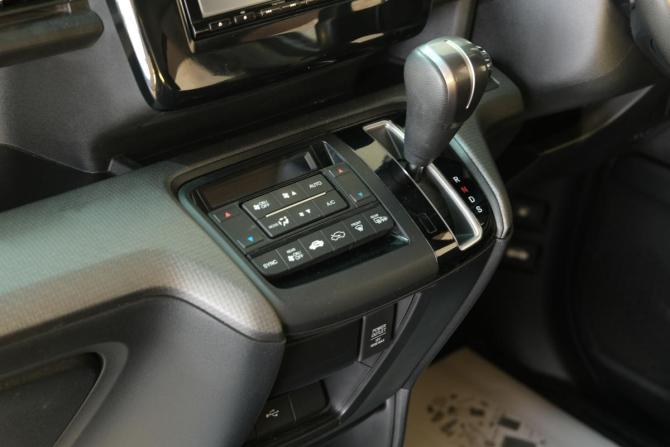 Honda Stepwgn V Рестайлинг с пробегом 2018 года, цена 2 299 000 рублей, 110000 км, минивэн, Автокод Объявления