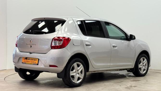Renault Sandero II с пробегом 2015 года, цена 490 000 рублей, 300815 км, хэтчбек, Автокод Объявления