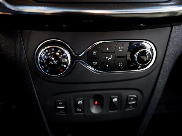 Renault Logan II Рестайлинг с пробегом 2021 года, цена 1 300 000 рублей, 80325 км, седан, Автокод Объявления