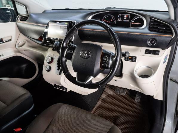 Toyota Sienta II с пробегом 2018 года, цена 1 080 000 рублей, 195576 км, компактвэн, Автокод Объявления