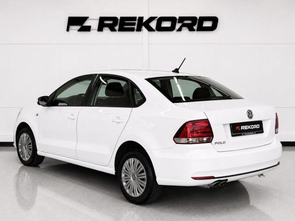 Volkswagen Polo V Рестайлинг с пробегом 2018 года, цена 1 349 000 рублей, 40583 км, седан, Автокод Объявления