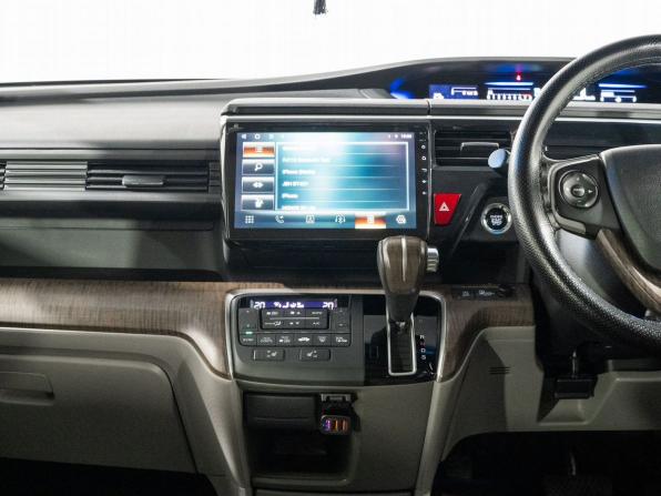 Honda Stepwgn V с пробегом 2015 года, цена 1 730 000 рублей, 127705 км, минивэн, Автокод Объявления