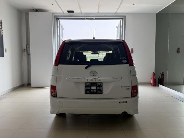 Toyota ISis I Рестайлинг с пробегом 2010 года, цена 1 050 000 рублей, 117522 км, компактвэн, Автокод Объявления