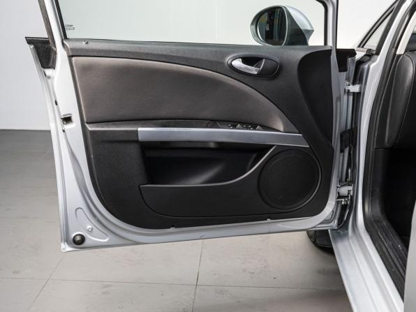 SEAT Leon II Рестайлинг с пробегом 2011 года, цена 699 000 рублей, 195227 км, хэтчбек, Автокод Объявления