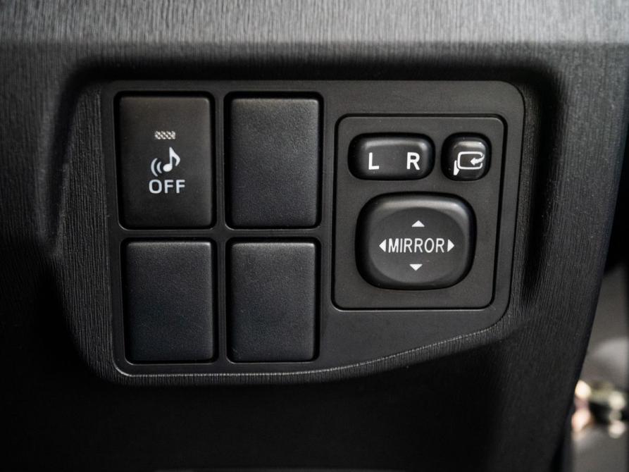Toyota Prius III Рестайлинг (XW30) Иркутск  - изображение 17