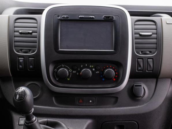 Renault Trafic III с пробегом 2017 года, цена 2 087 000 рублей, 187280 км, минивэн, Автокод Объявления