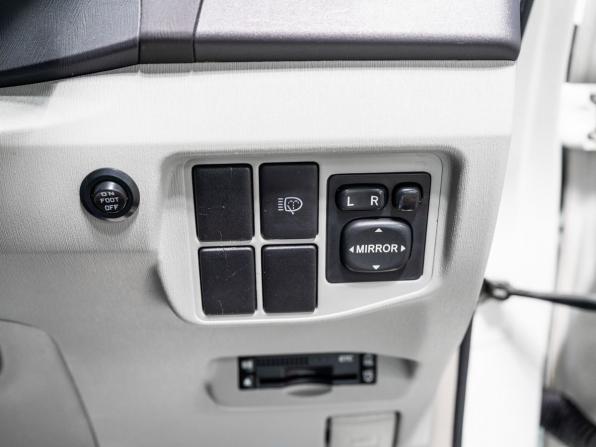 Toyota Prius III (XW30) с пробегом 2009 года, цена 1 180 000 рублей, 126500 км, лифтбек, Автокод Объявления