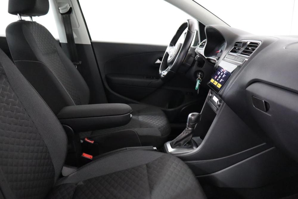 Volkswagen Polo V Рестайлинг Санкт-Петербург  - изображение 11