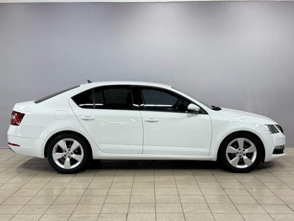 Skoda Octavia III (A7) Рестайлинг с пробегом 2018 года, цена 1 790 000 рублей, 122046 км, лифтбек, Автокод Объявления