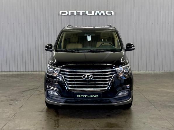 Hyundai H-1 II Рестайлинг 2 с пробегом 2018 года, цена 2 247 000 рублей, 308505 км, минивэн, Автокод Объявления