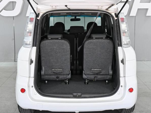 Toyota Sienta I Рестайлинг 2 с пробегом 2012 года, цена 949 000 рублей, 120249 км, компактвэн, Автокод Объявления