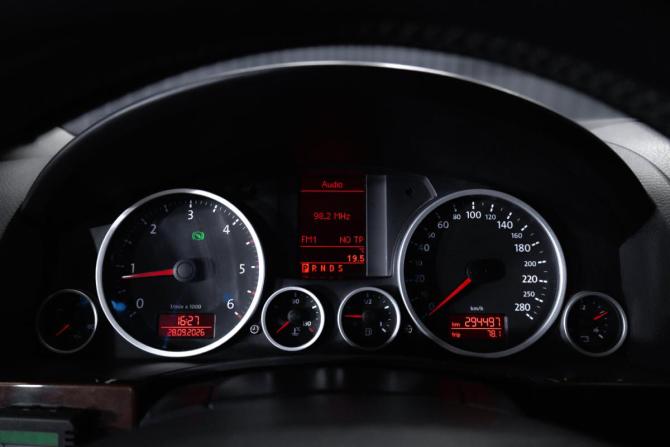 Volkswagen Touareg I Рестайлинг с пробегом 2007 года, цена 749 000 рублей, 294491 км, внедорожник, Автокод Объявления