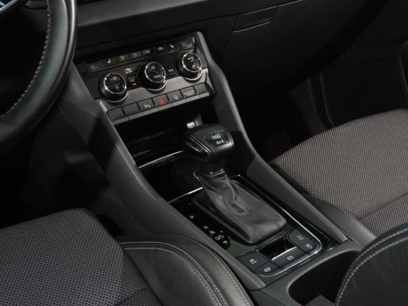 Skoda Karoq I с пробегом 2021 года, цена 2 598 000 рублей, 52158 км, внедорожник, Автокод Объявления