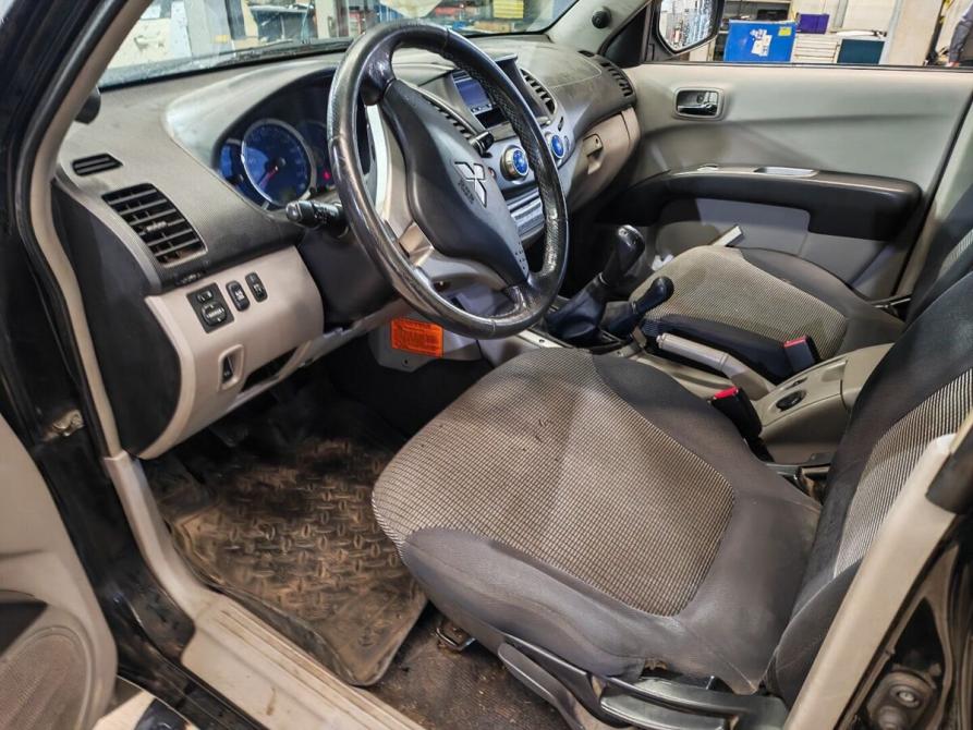 Mitsubishi L200 IV Санкт-Петербург  - изображение 6