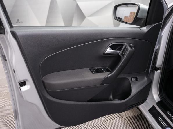 Volkswagen Polo V Рестайлинг с пробегом 2016 года, цена 898 000 рублей, 227000 км, седан, Автокод Объявления
