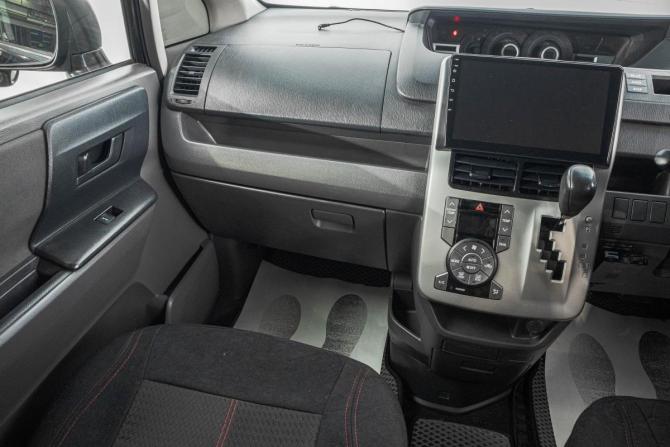 Toyota Voxy II (R70) с пробегом 2007 года, цена 1 199 000 рублей, 435000 км, минивэн, Автокод Объявления