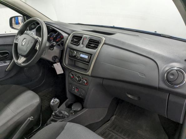 Renault Sandero II с пробегом 2015 года, цена 780 000 рублей, 90700 км, хэтчбек, Автокод Объявления