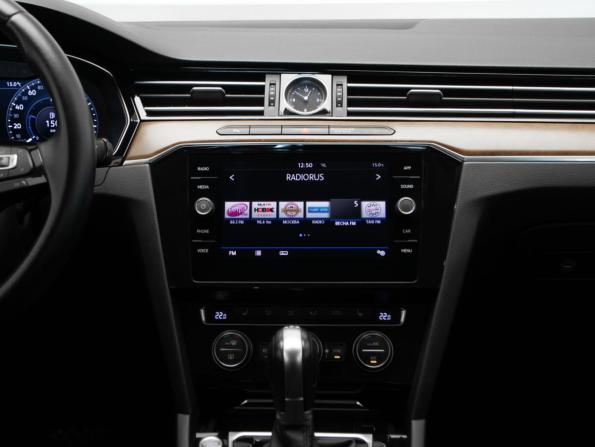 Volkswagen Passat B8 с пробегом 2018 года, цена 2 440 000 рублей, 87507 км, седан, Автокод Объявления