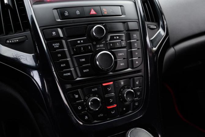 Opel Astra J Рестайлинг с пробегом 2013 года, цена 769 000 рублей, 174455 км, хэтчбек, Автокод Объявления