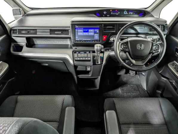 Honda Stepwgn V с пробегом 2016 года, цена 1 974 900 рублей, 135000 км, минивэн, Автокод Объявления