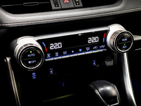 Toyota RAV4 V (XA50) с пробегом 2021 года, цена 3 600 000 рублей, 61436 км, внедорожник, Автокод Объявления
