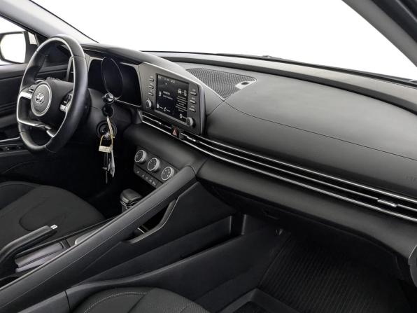 Hyundai Elantra VII (CN7) с пробегом 2022 года, цена 2 190 000 рублей, 29216 км, седан, Автокод Объявления