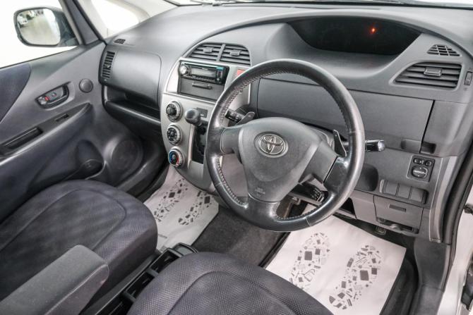 Toyota Ractis I с пробегом 2006 года, цена 629 000 рублей, 174000 км, хэтчбек, Автокод Объявления