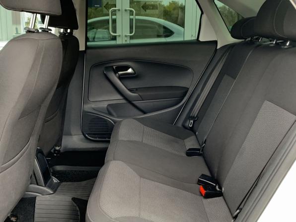 Volkswagen Polo V Рестайлинг с пробегом 2015 года, цена 729 000 рублей, 332819 км, седан, Автокод Объявления