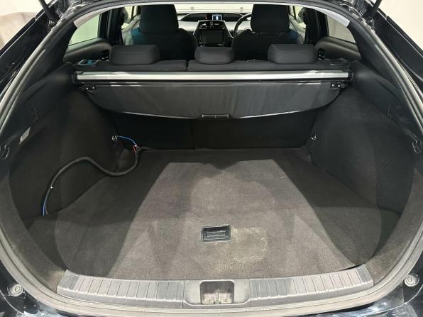 Toyota Prius IV (XW50) с пробегом 2016 года, цена 1 396 636 рублей, 101000 км, лифтбек, Автокод Объявления