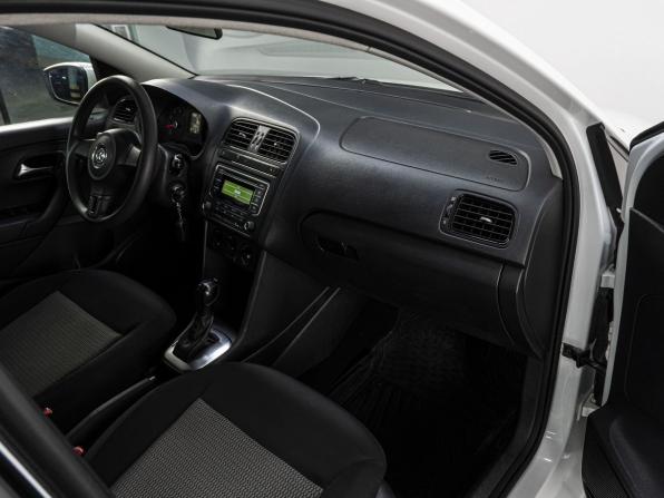 Volkswagen Polo V с пробегом 2015 года, цена 990 000 рублей, 114438 км, седан, Автокод Объявления