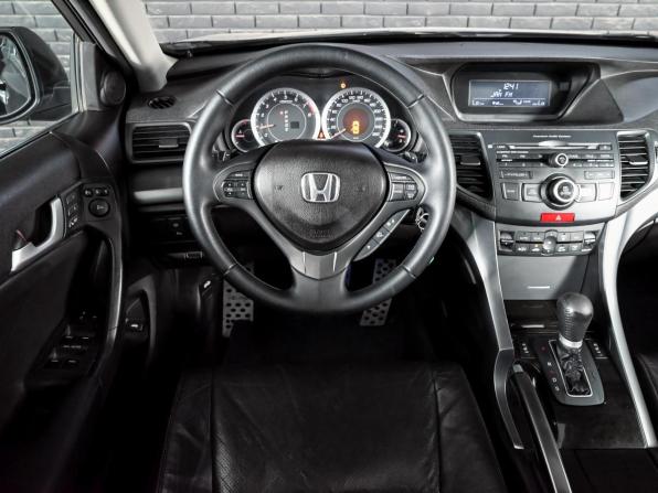 Honda Accord VIII Рестайлинг с пробегом 2011 года, цена 1 300 000 рублей, 240177 км, седан, Автокод Объявления
