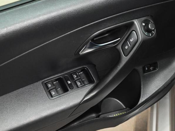 Volkswagen Polo V Рестайлинг с пробегом 2019 года, цена 1 000 000 рублей, 145295 км, седан, Автокод Объявления