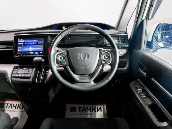 Honda Stepwgn V Рестайлинг с пробегом 2020 года, цена 2 360 000 рублей, 98700 км, минивэн, Автокод Объявления
