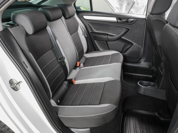 Skoda Rapid I Рестайлинг с пробегом 2019 года, цена 1 359 000 рублей, 76026 км, лифтбек, Автокод Объявления