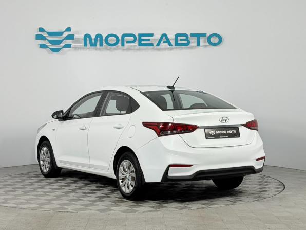 Hyundai Solaris II с пробегом 2017 года, цена 890 000 рублей, 177000 км, седан, Автокод Объявления