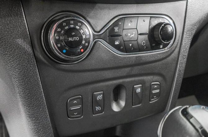Renault Sandero II с пробегом 2018 года, цена 889 000 рублей, 170000 км, хэтчбек, Автокод Объявления