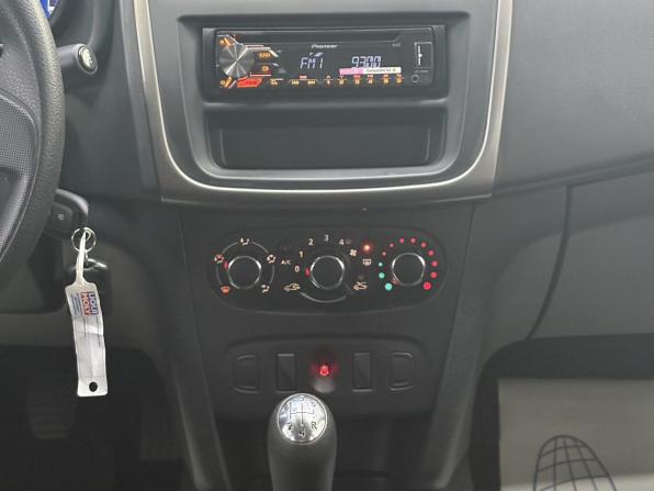 Renault Logan II с пробегом 2017 года, цена 865 000 рублей, 96799 км, седан, Автокод Объявления