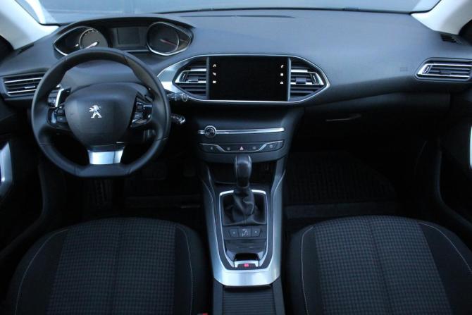 Peugeot 308 II Рестайлинг с пробегом 2019 года, цена 1 290 000 рублей, 241244 км, универсал, Автокод Объявления