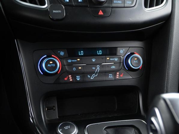 Ford Focus III Рестайлинг с пробегом 2016 года, цена 1 339 111 рублей, 92577 км, седан, Автокод Объявления