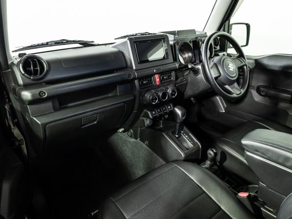 Suzuki Jimny IV с пробегом 2020 года, цена 1 950 000 рублей, 73547 км, внедорожник, Автокод Объявления