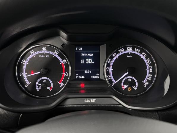 Skoda Octavia III (A7) Рестайлинг с пробегом 2019 года, цена 1 415 200 рублей, 210244 км, лифтбек, Автокод Объявления