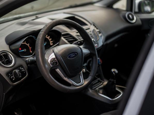 Ford Fiesta Mk6 Рестайлинг с пробегом 2015 года, цена 470 000 рублей, 307538 км, седан, Автокод Объявления