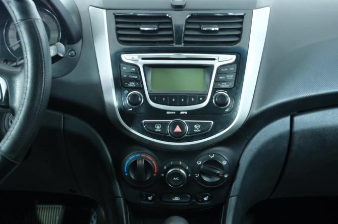 Hyundai Solaris I с пробегом 2013 года, цена 909 000 рублей, 174000 км, седан, Автокод Объявления