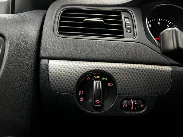 Volkswagen Jetta VI Рестайлинг с пробегом 2015 года, цена 980 000 рублей, 203323 км, седан, Автокод Объявления