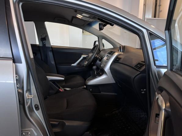 Toyota Verso I с пробегом 2010 года, цена 1 160 000 рублей, 172381 км, компактвэн, Автокод Объявления