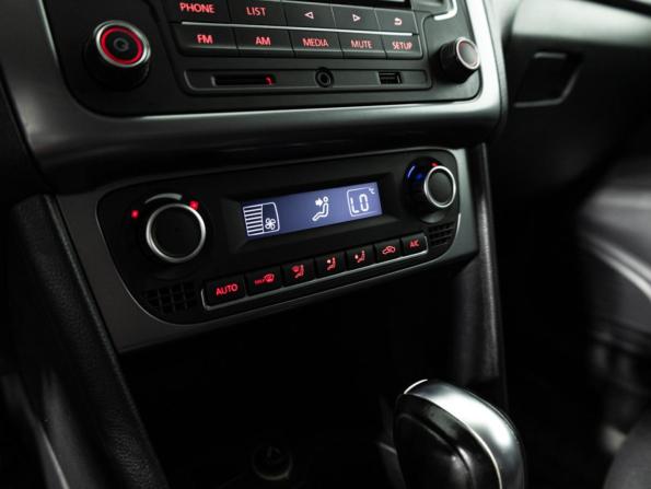 Volkswagen Polo V Рестайлинг с пробегом 2016 года, цена 999 585 рублей, 114301 км, седан, Автокод Объявления