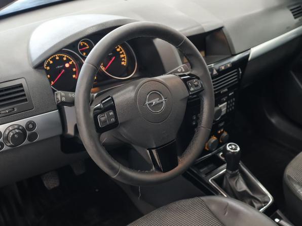 Opel Astra H Рестайлинг с пробегом 2012 года, цена 567 000 рублей, 193032 км, седан, Автокод Объявления