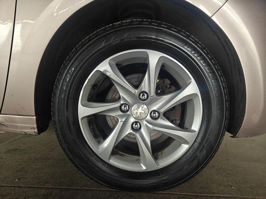 Peugeot 208 I Москва  - изображение 15
